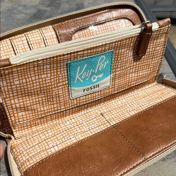 Fossil Blue and Red Wallets with Geometric Design KeyPer collection - Picture 3 of 11